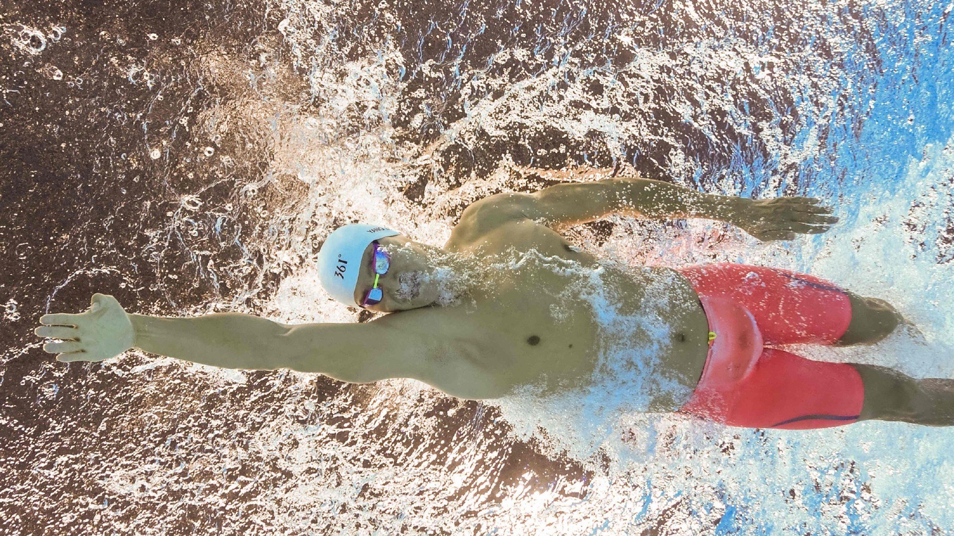 电竞主播直播间氛围营造与观众参与感提升策略,电竞直播策划案